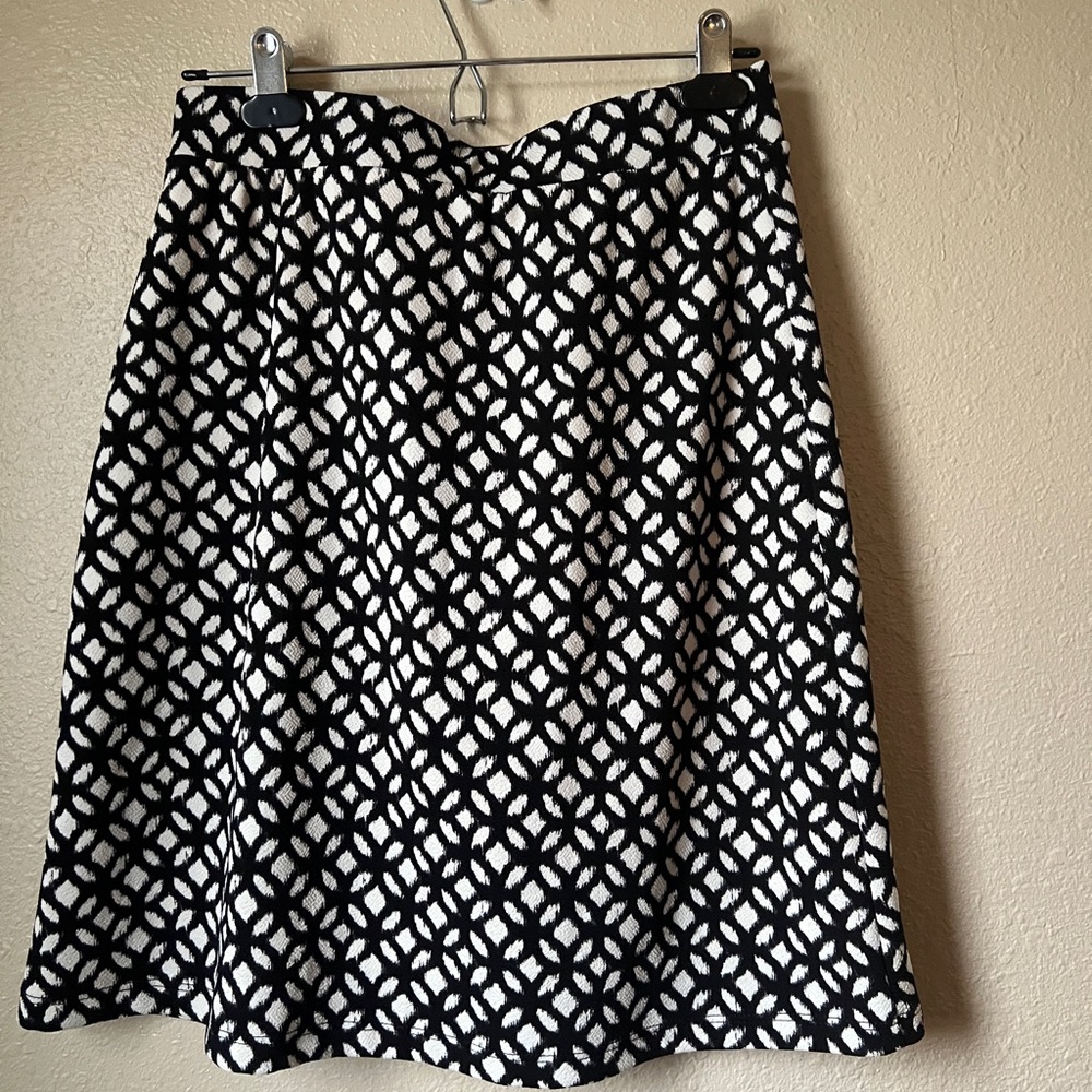 Le Lis Black and White Patterned Skirt - Made in USA - Size Medium - Picture 5 of 7